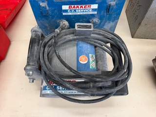 2x Elektrische frees-/sleufmachines met metalen transportkoffers, Baie